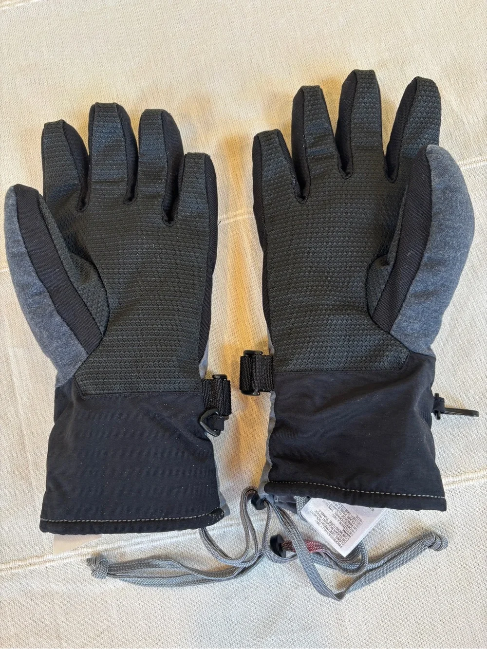 The North Face Women’s Insulated Winter Ski Snow Gloves Gray Black Size Small